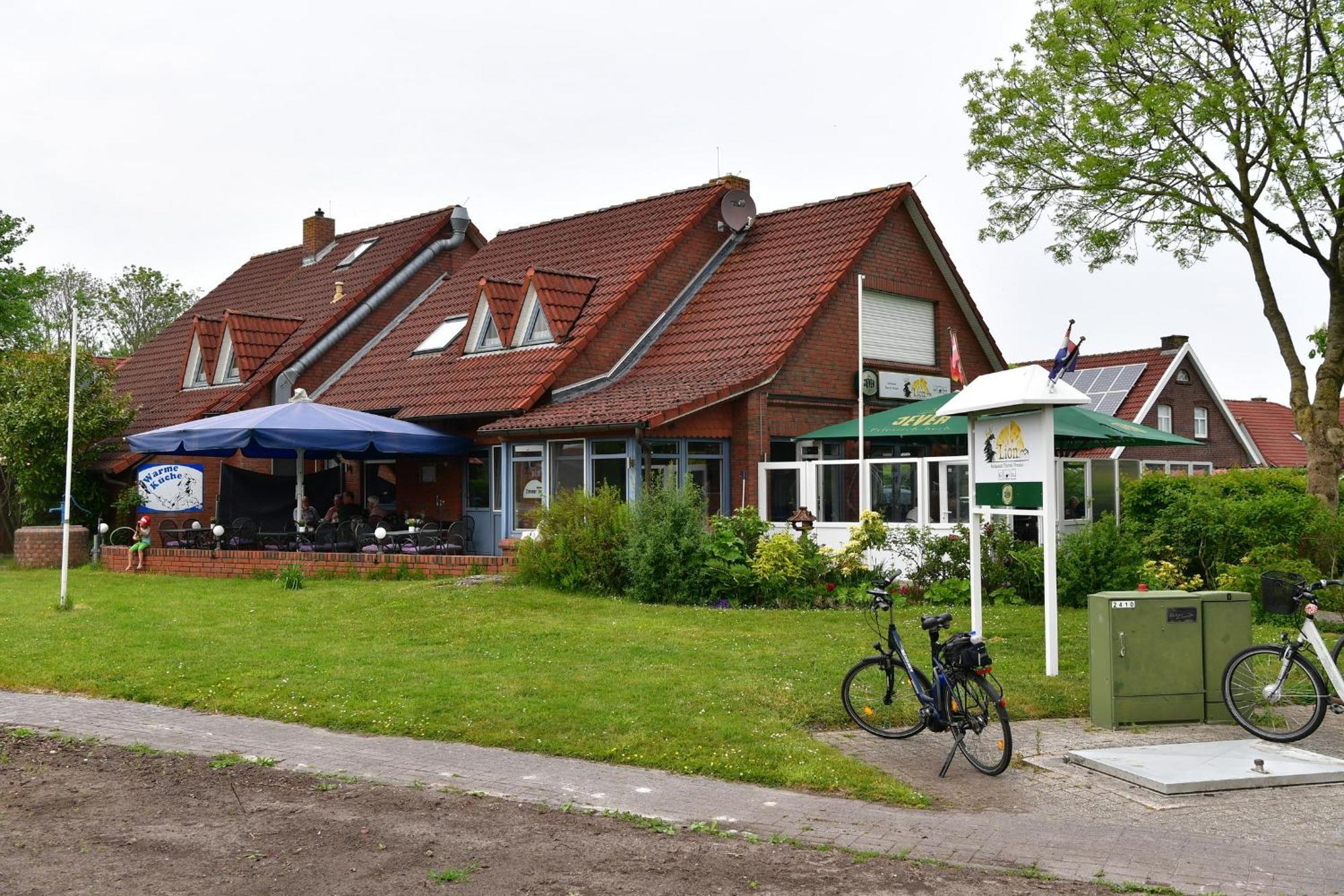 Pension Restaurant Pizzeria Lion Krummhörn Eksteriør bilde